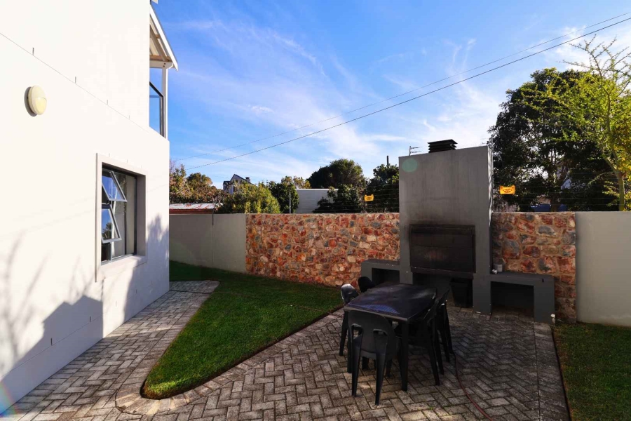 7 Bedroom Property for Sale in Sandbaai Western Cape
